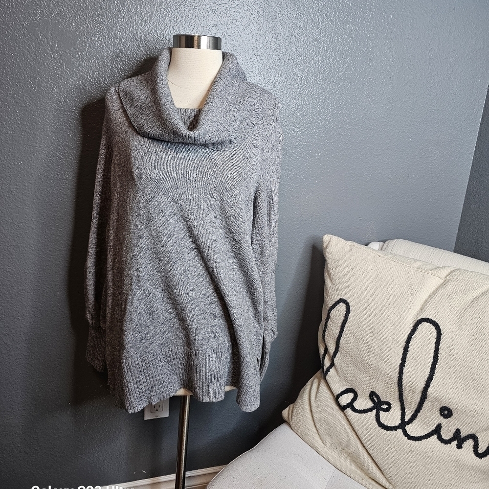 Anthropologie gray turtleneck sweater size medium